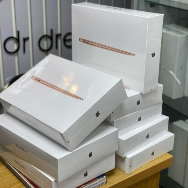 MacBook Air - Image 4