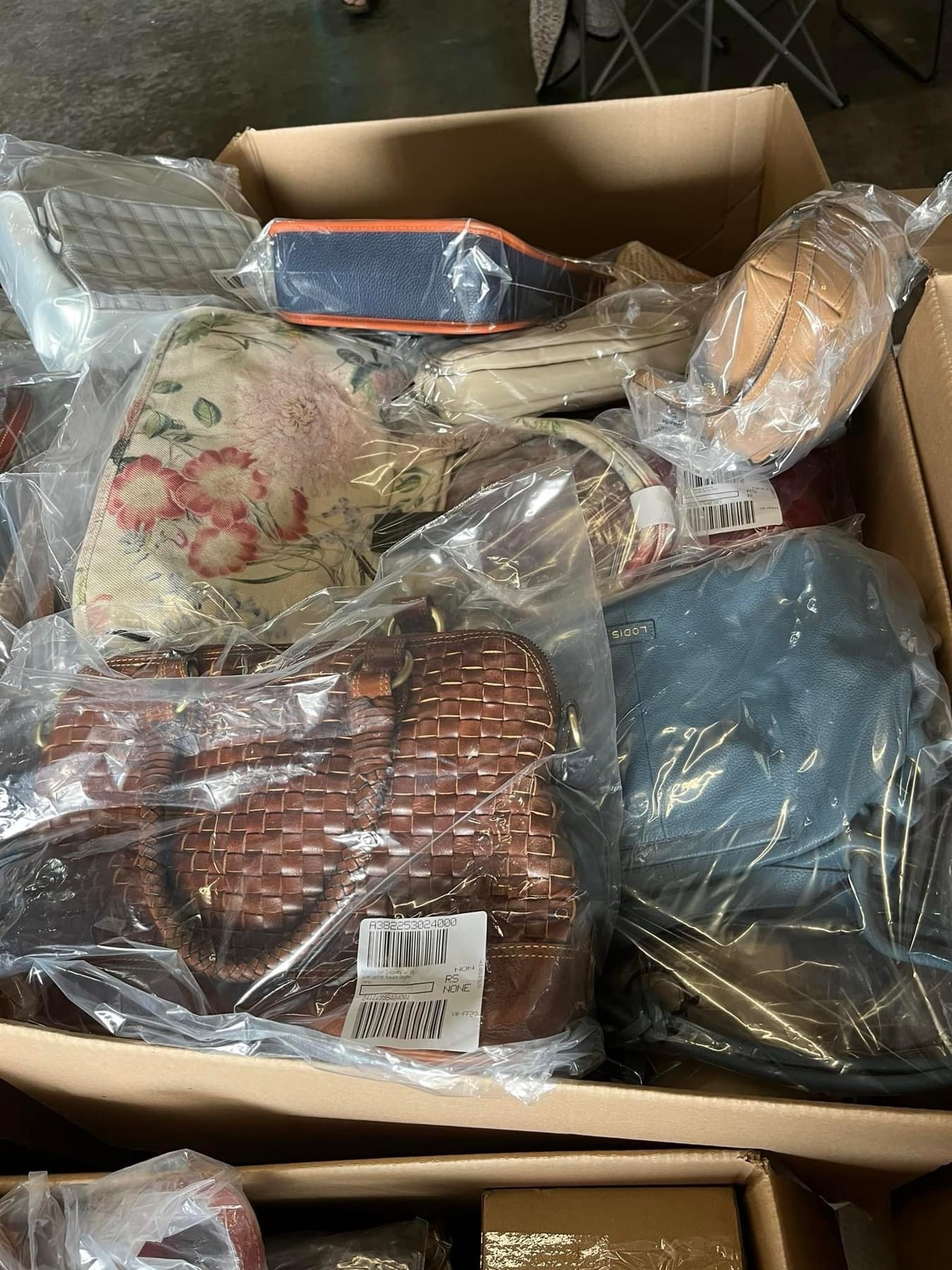 Woman bags & purse pallets - Image 2